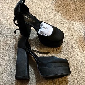 Dream Pairs chunky platform satin finish